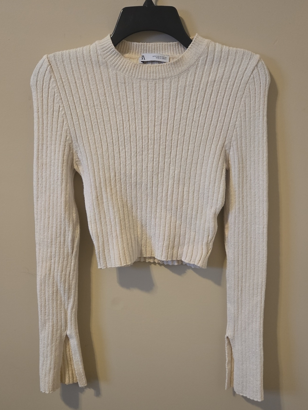 Zara Cream Ribbed Cropped Long Sleeve Crewneck Top